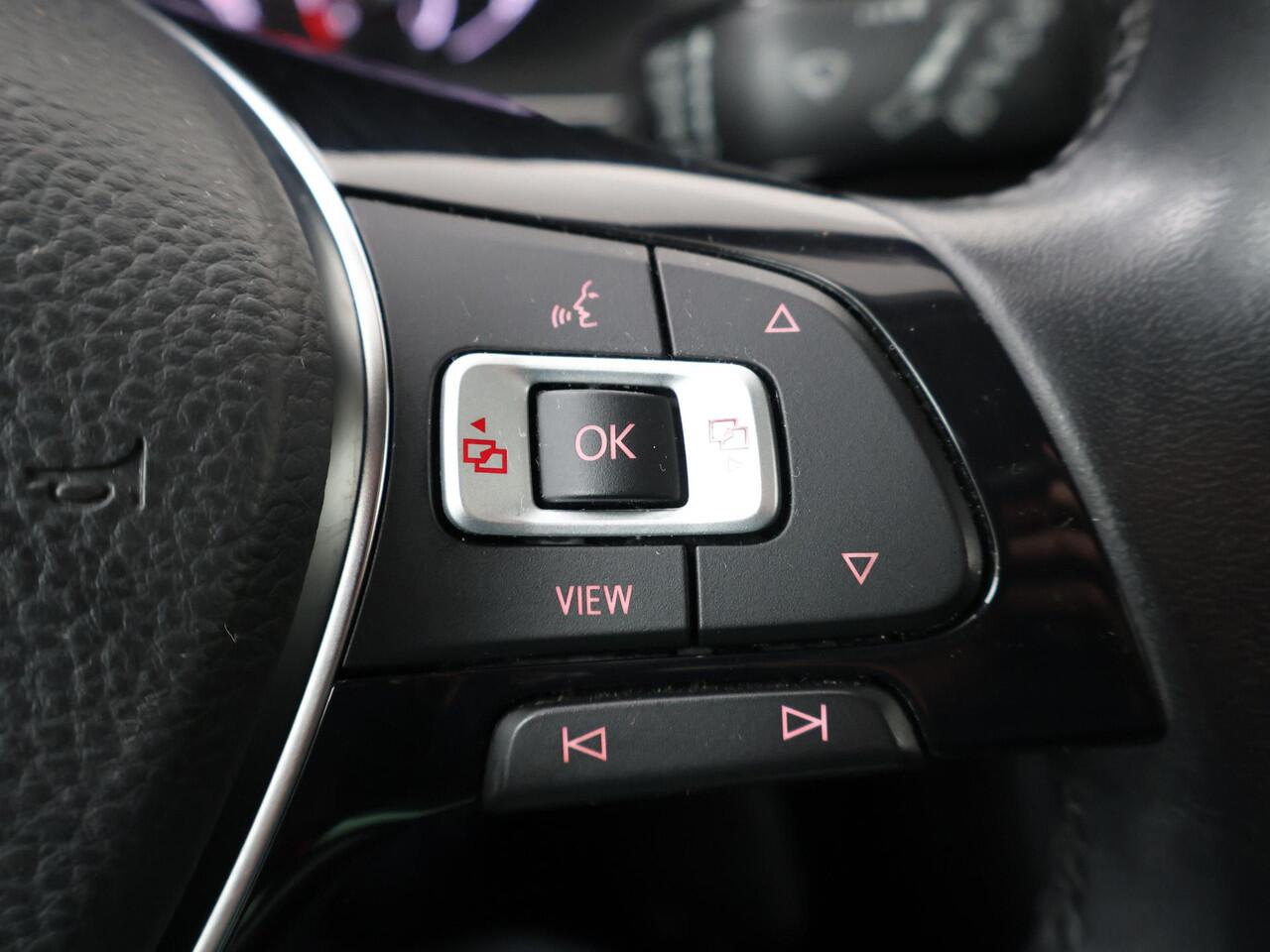 Volkswagen POLO 1.0 TSI Highline | 95 PK | Navigatiesysteem | Parkeersensoren | Adaptive cruise control |