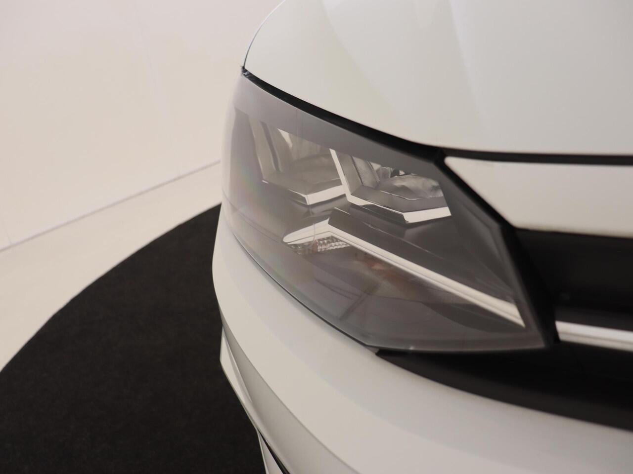 Volkswagen POLO 1.0 TSI Comfortline | Adaptieve cruise control | Bluetooth | Airco | Armsteun | Radio |