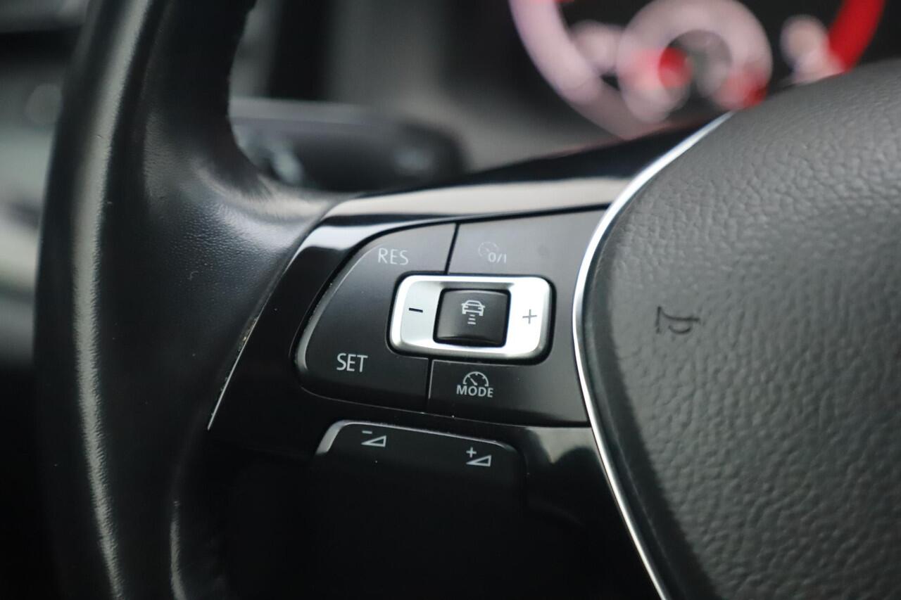 Volkswagen POLO 1.0 TSI Comfortline 95PK NAP 15 inch LMV Navigatie Carplay Android Adaptive Cruise Airco DAB Elektrische Ramen LED