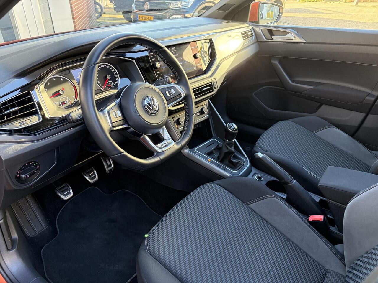 Volkswagen POLO 1.0 TSI Highline Business R line | Pano | Cruise | LED | Parkeer sensoren |