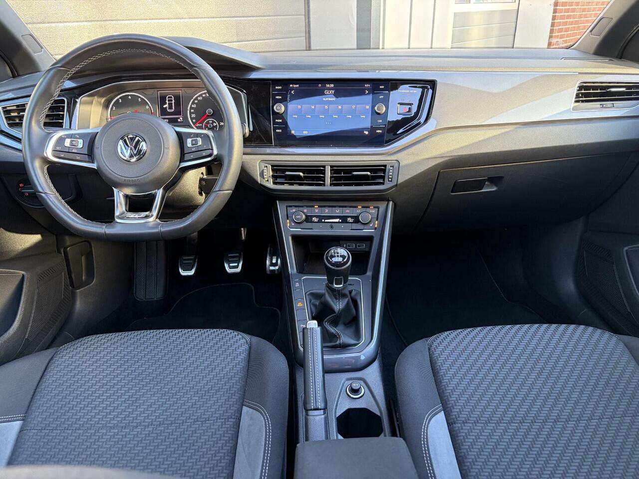 Volkswagen POLO 1.0 TSI Highline Business R line | Pano | Cruise | LED | Parkeer sensoren |