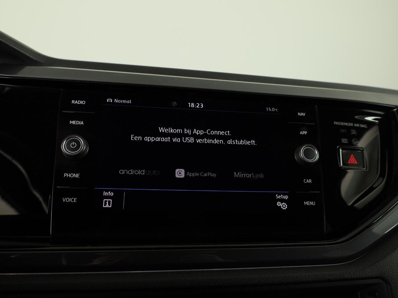 Volkswagen POLO 1.0 TSI Highline 95PK | Panoramadak | Parkeersensoren | R-Line | Digitaal dashboard | Led | Camera