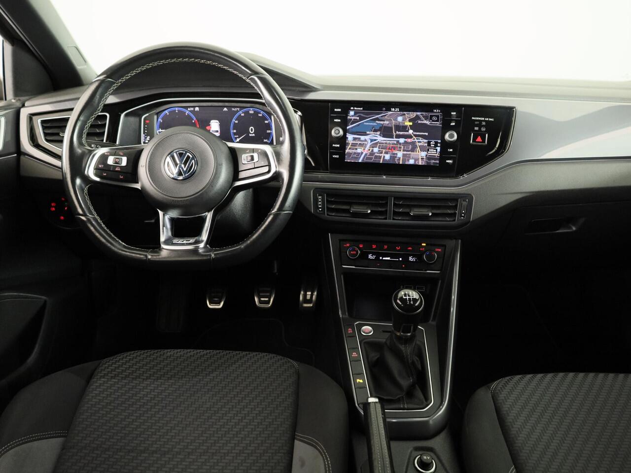 Volkswagen POLO 1.0 TSI Highline 95PK | Panoramadak | Parkeersensoren | R-Line | Digitaal dashboard | Led | Camera