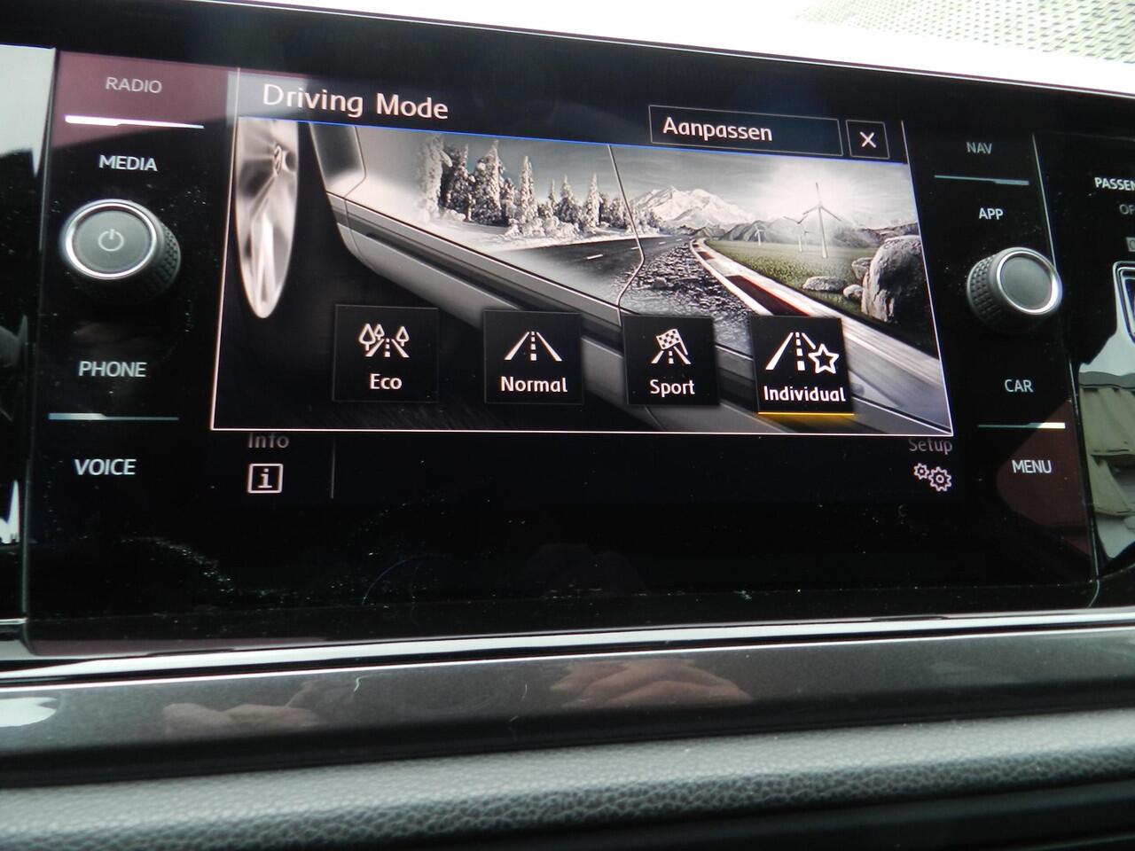 Volkswagen POLO 1.0 TSI Highline Carbon Exclusive - R-Line - Apple CarPlay - Digital Cockpit - Weinig KM's - 100% Onderhouden - ACC