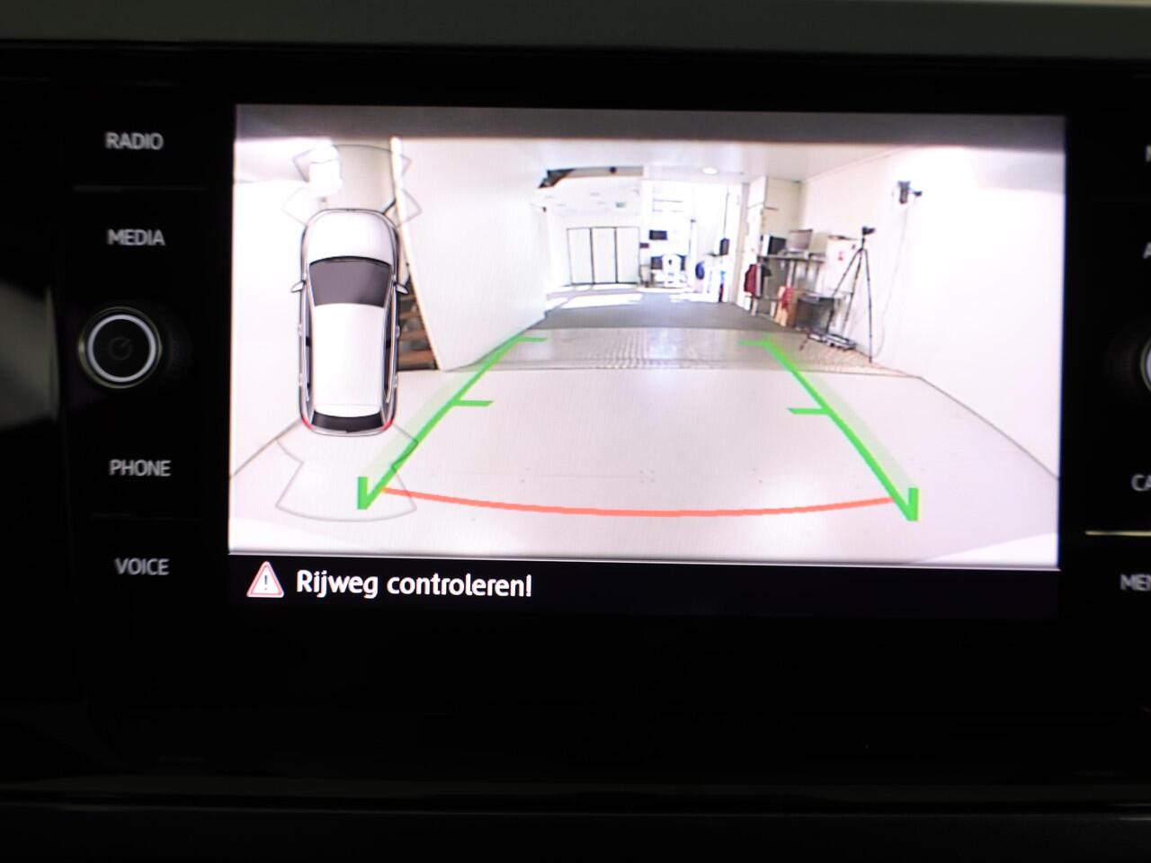 Volkswagen POLO 1.0 TSI Comfortline 95 pk | Navigatie | Parkeersensoren | Achteruitrijcamera | Apple Carplay/Android Auto | Autom. airco |