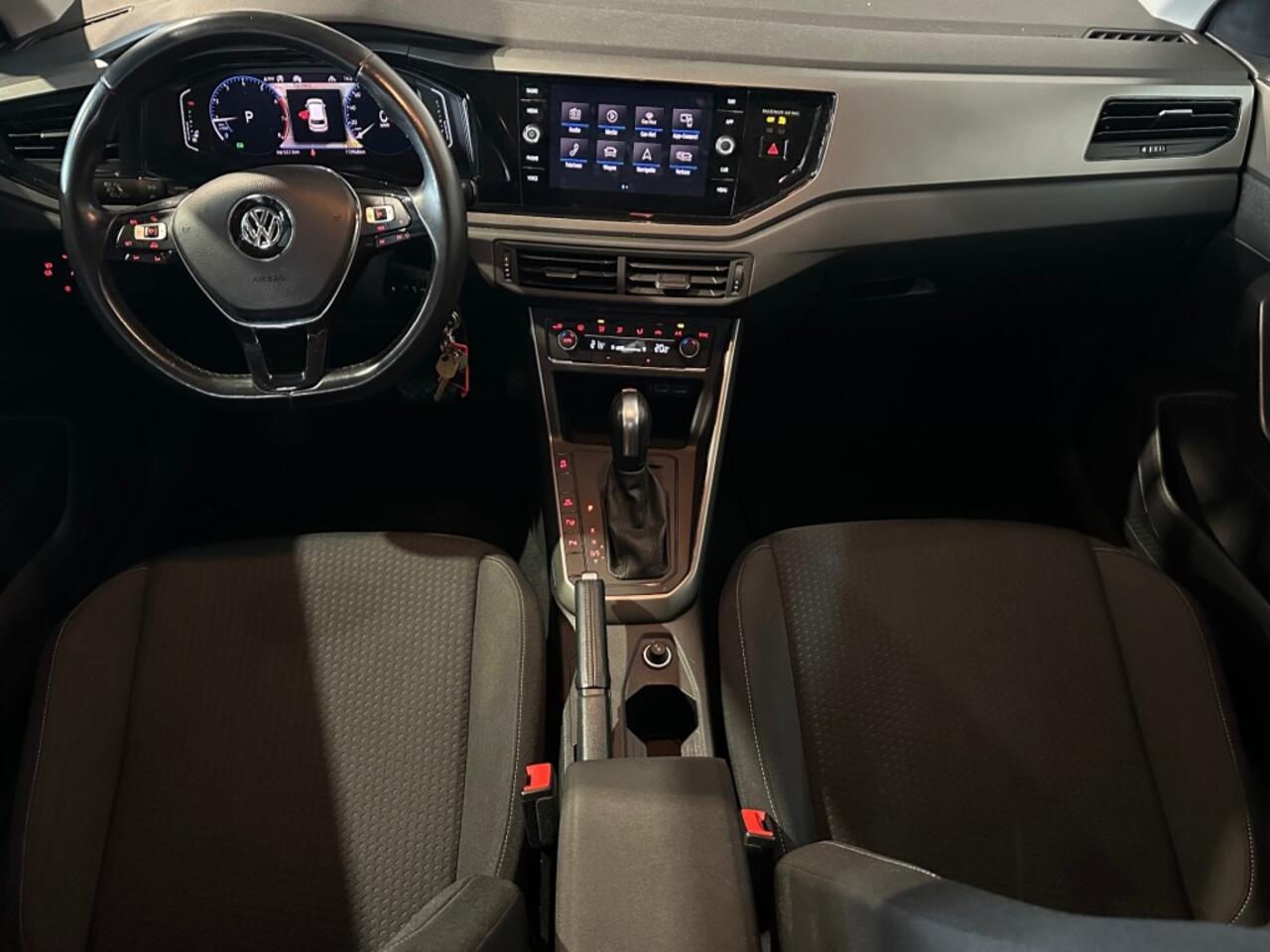 Volkswagen POLO 1.0 TSI COMF.L. BUS. VIRTUELDASH l PANODAK l CARPLAY l LMV l PDC l LED l