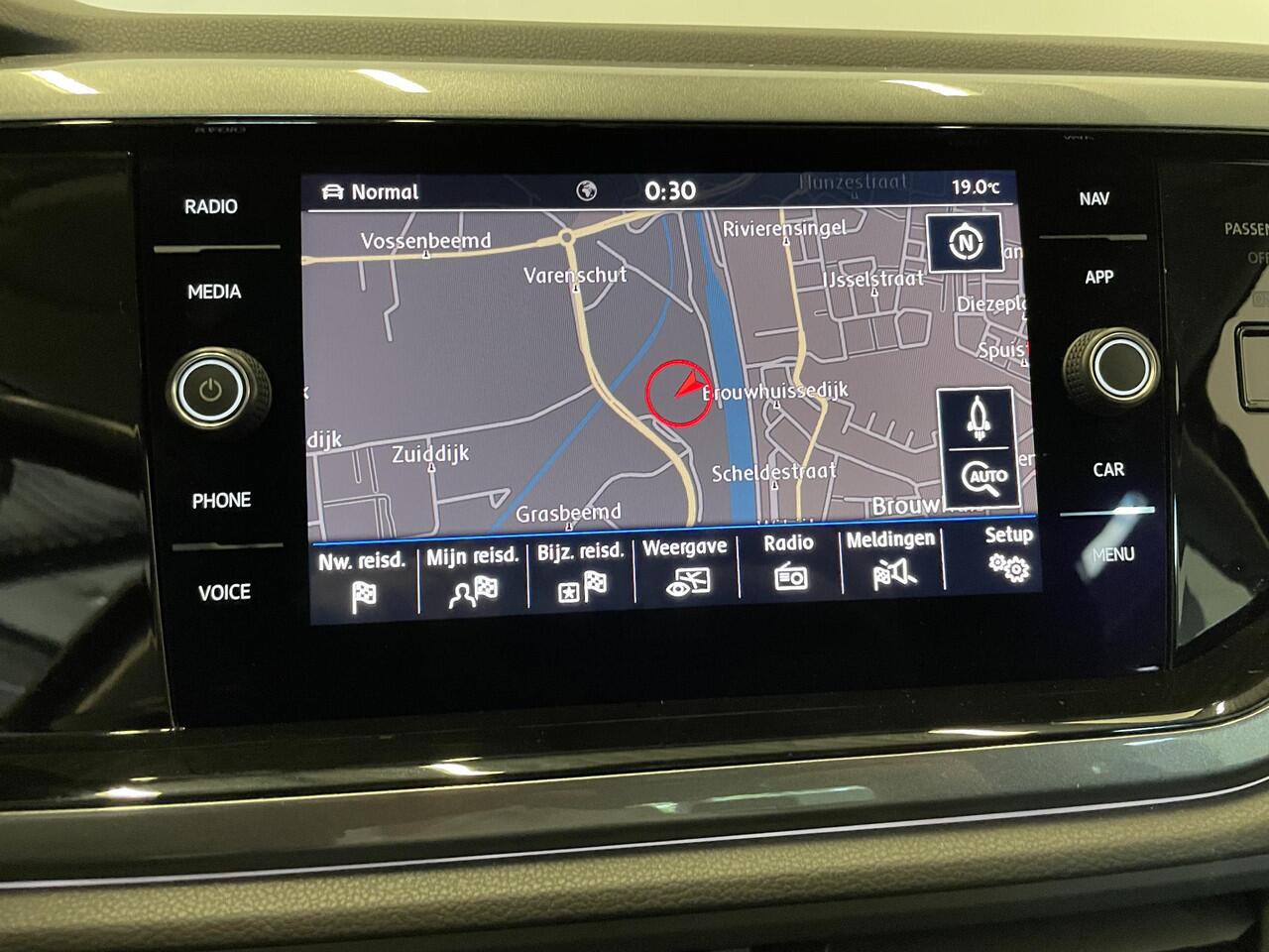 Volkswagen POLO 1.0 TSI Highline Navigatie Apple Carplay/Android Auto Adaptieve Cruise Control Lichtmetalen velgen Climate Control