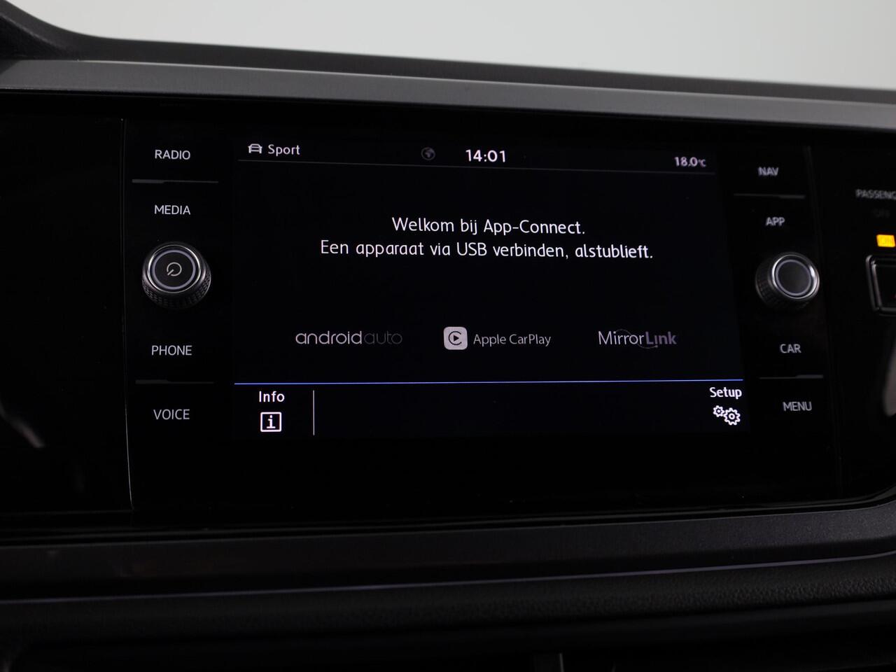 Volkswagen POLO 1.0 TSI Highline 95 pk Automaat (DSG) | Navigatie | Parkeersensoren | Autom. airco | Adaptieve cruise control | Apple Carplay/Android Auto |