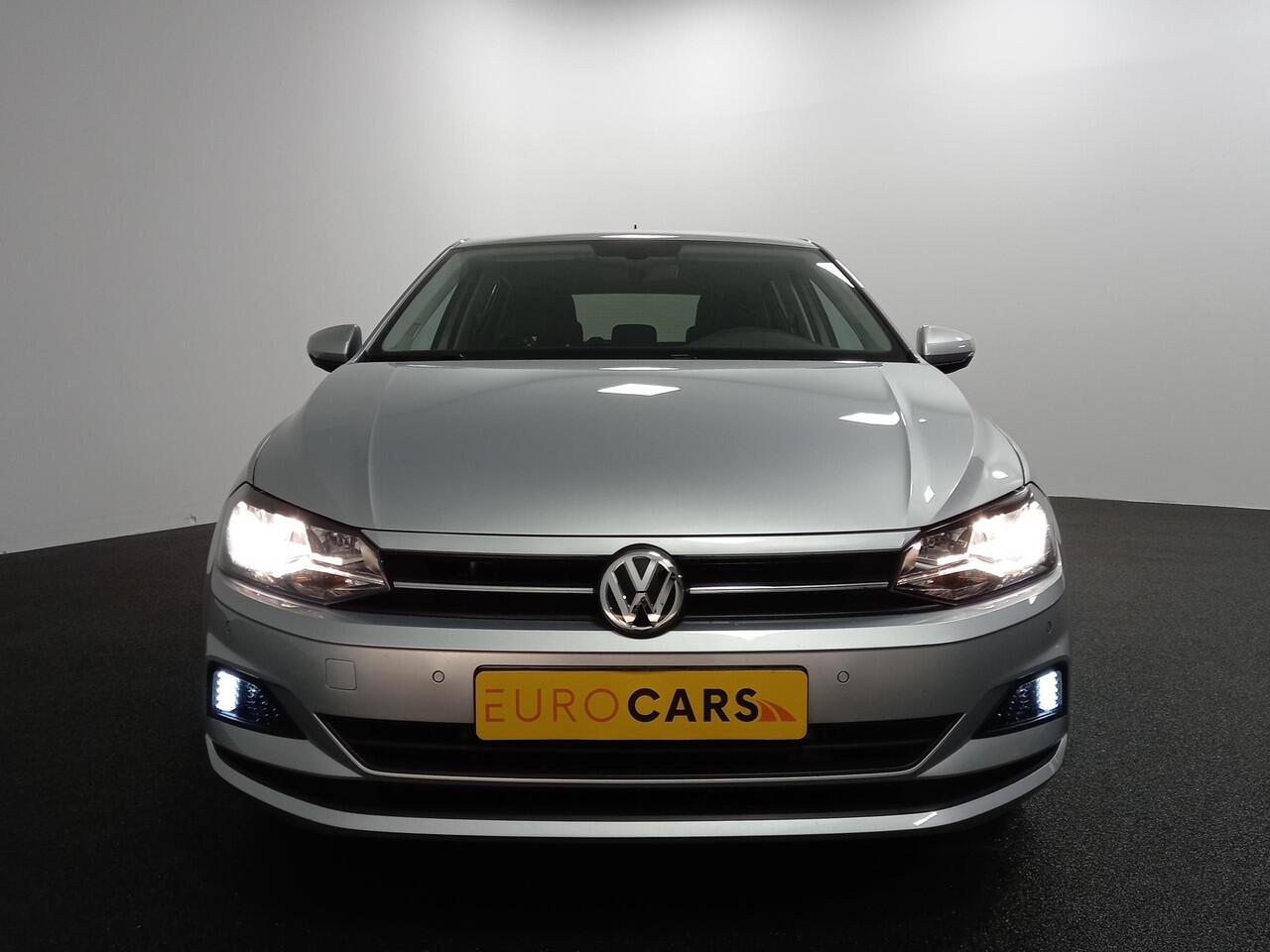 Volkswagen POLO 1.0 TSI DSG Comfortline Navigatie Climate Control Parkeer Sensoren DAB Extra Getint Glas Lichtmetalen velgen