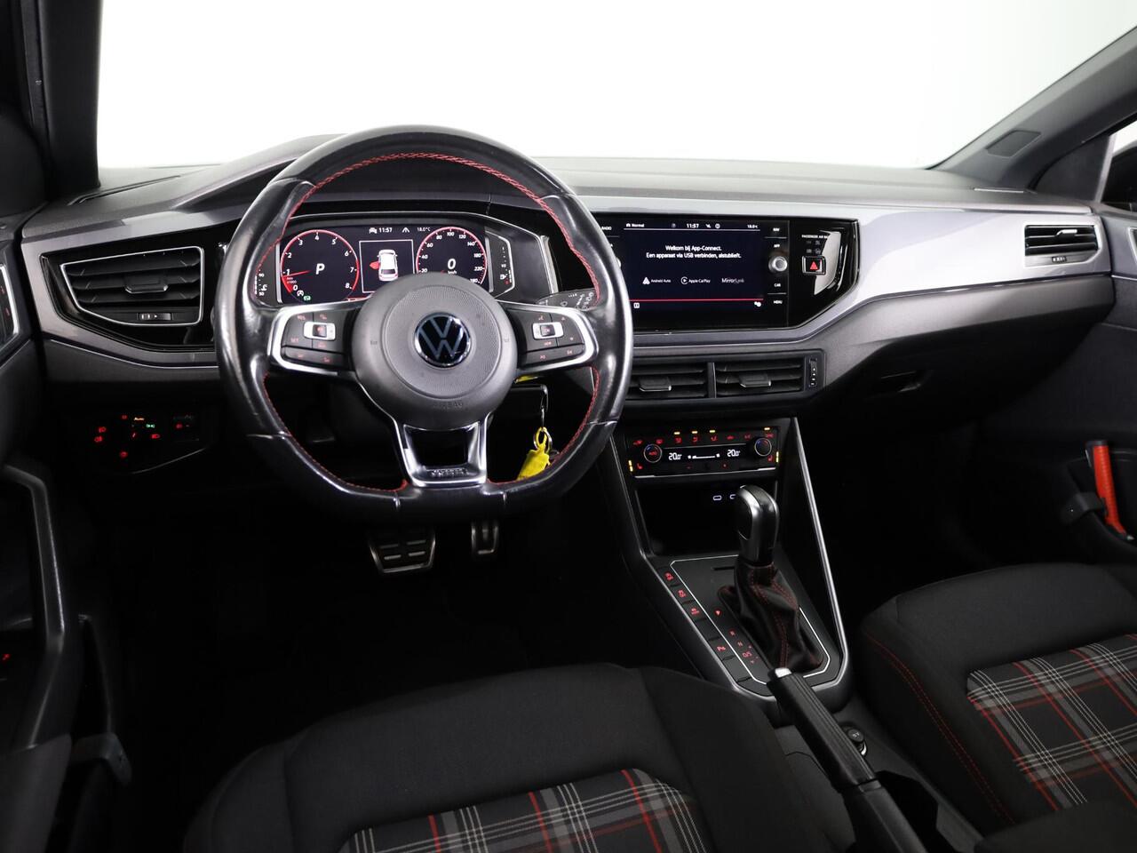 Volkswagen POLO 2.0 TSI GTI 200PK DSG | Digitaal dashboard | Navigatie | Parkeersensoren voor + achter | 18"LM velgen |