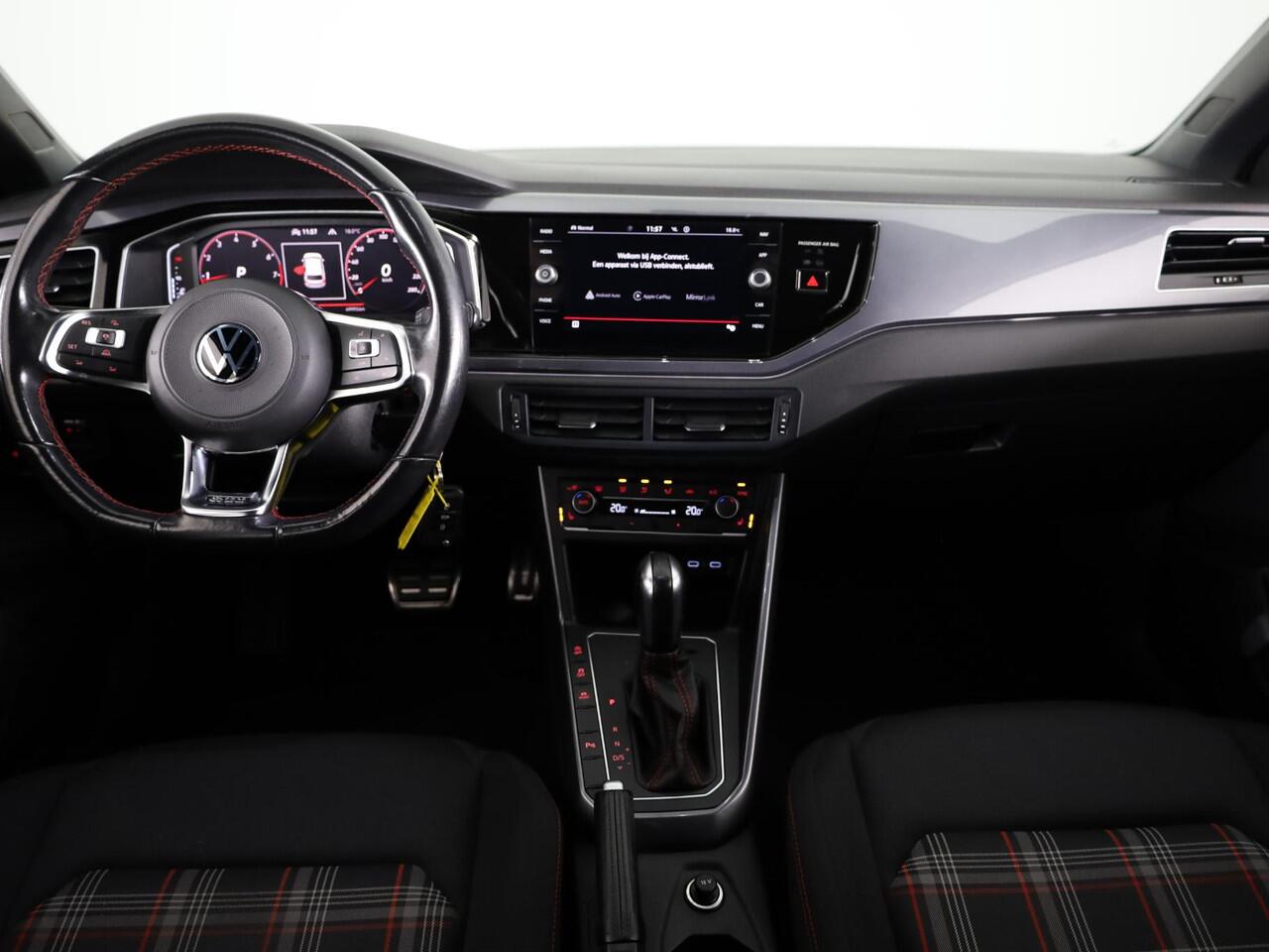 Volkswagen POLO 2.0 TSI GTI 200PK DSG | Digitaal dashboard | Navigatie | Parkeersensoren voor + achter | 18"LM velgen |