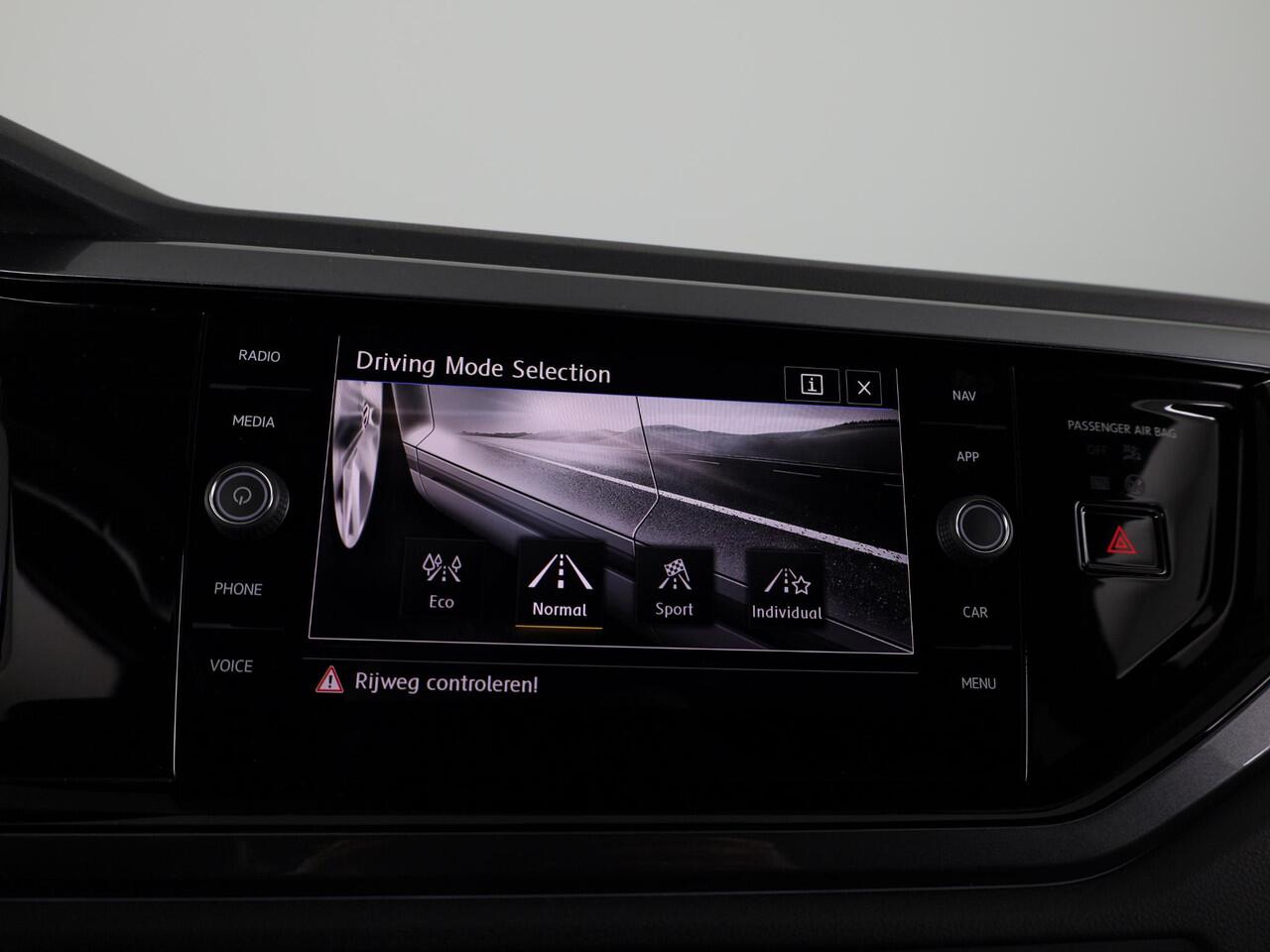 Volkswagen POLO 1.0 TSI Highline 116 pk | Navigatie | Parkeersensoren | Achteruitrijcamera | Adaptieve cruise control | Voll. digitaal instrumentenpaneel |