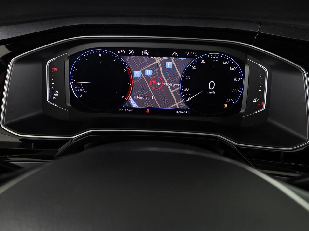 Volkswagen POLO 1.0 TSI Highline 116 pk | Navigatie | Parkeersensoren | Achteruitrijcamera | Adaptieve cruise control | Voll. digitaal instrumentenpaneel |