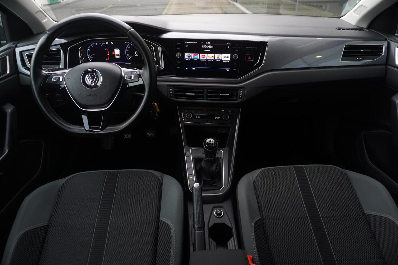 Volkswagen POLO 1.0 TSI Highline Business R | CARPLAY | NAVI | CRUISE CTRL | PARKEERHULP | STOELVERW