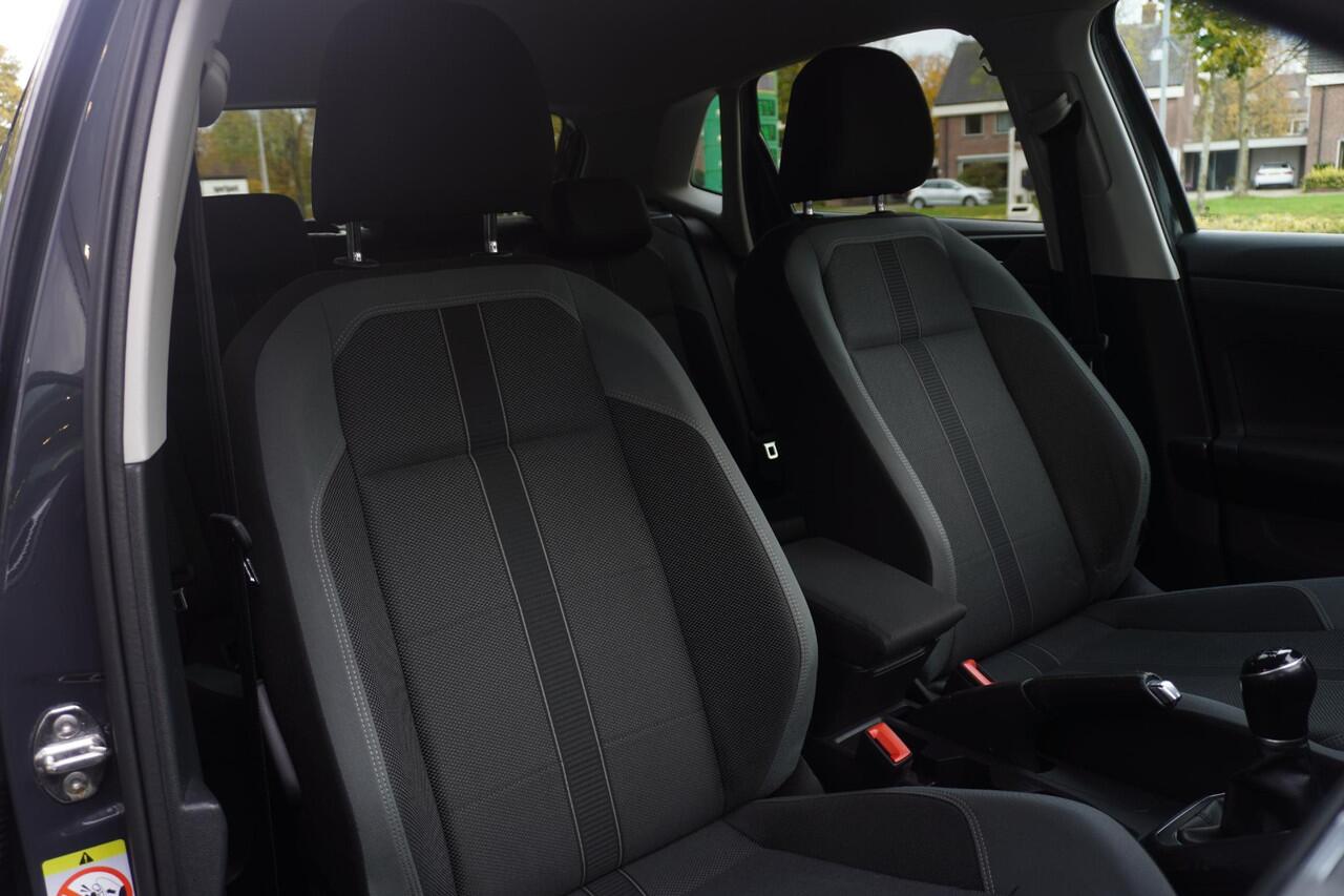 Volkswagen POLO 1.0 TSI Highline Business R | CARPLAY | NAVI | CRUISE CTRL | PARKEERHULP | STOELVERW