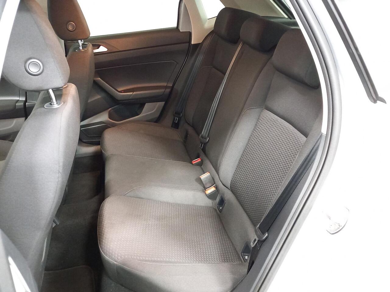 Volkswagen POLO 1.0 TSI DSG Comfortline Navigatie Climate Control Parkeer Sensoren DAB Extra Getint Glas Lichtmetalen velgen