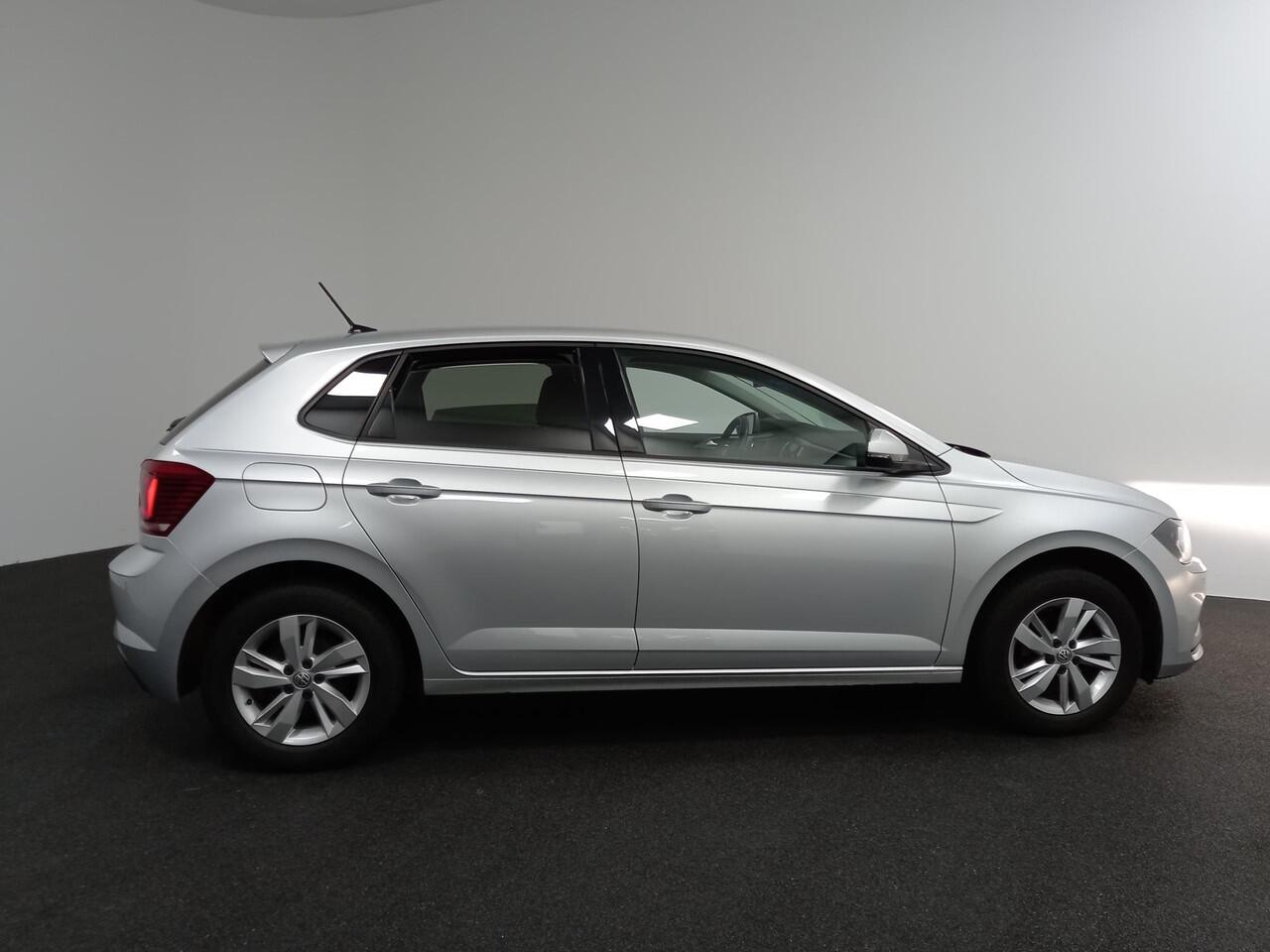 Volkswagen POLO 1.0 TSI DSG Comfortline Navigatie Climate Control Parkeer Sensoren DAB Extra Getint Glas Lichtmetalen velgen