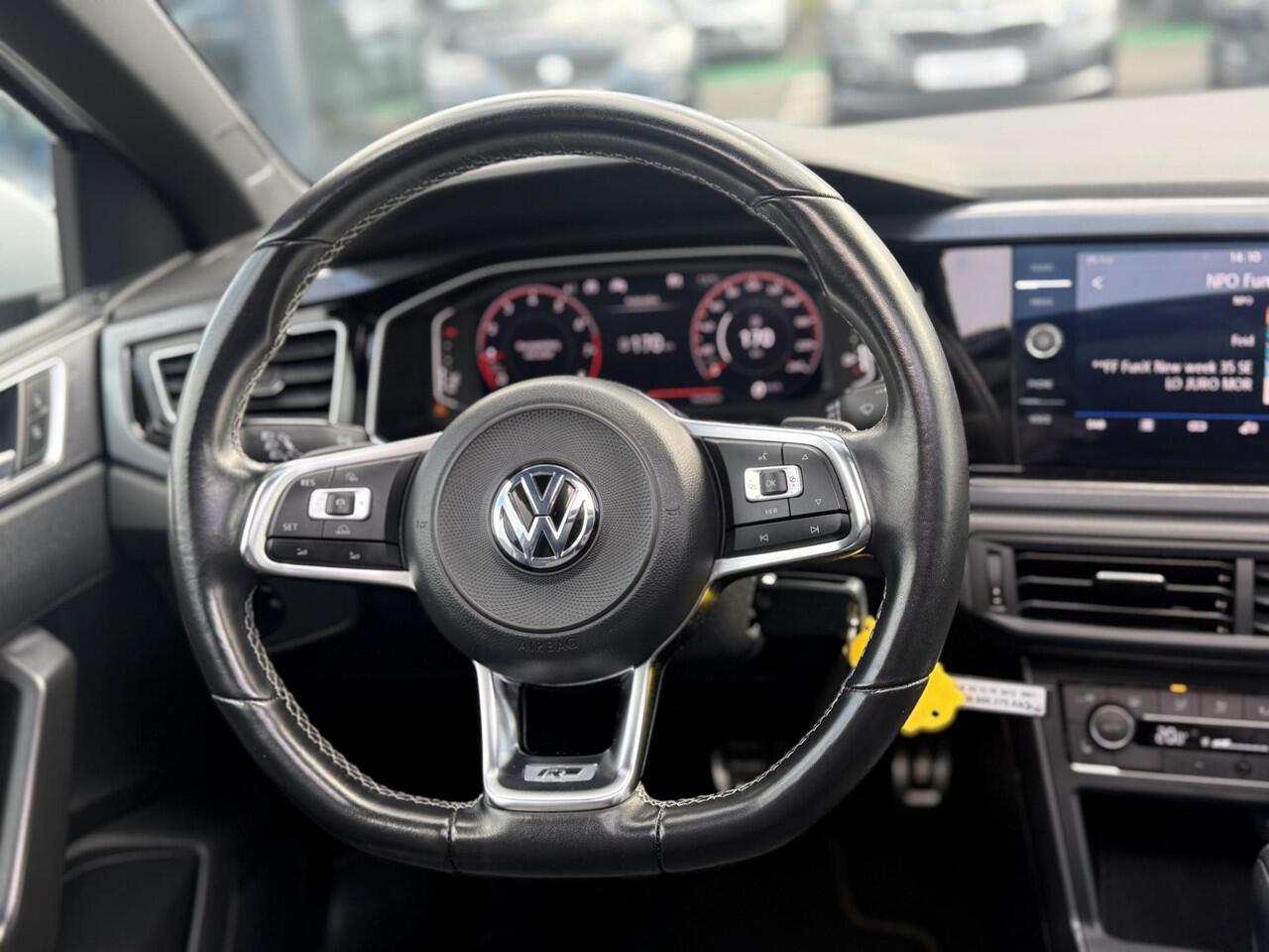 Volkswagen POLO 1.0 TSI Highline Business R | Panoramadak | 2x R-line | Virtual Cockpit | Climate Control | Carplay | Stoelverwarming | Achteruitrijcamera |