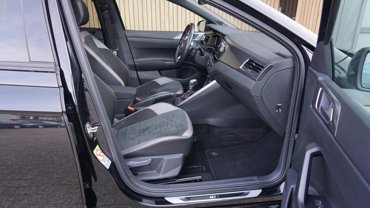 Volkswagen POLO GTI 2.0 TSI 200PK 5DRS DSG Pano.Dak Leder/Alcantara 18inch LM Keyless Virtual Beats Keyless *NL auto* 70341km!