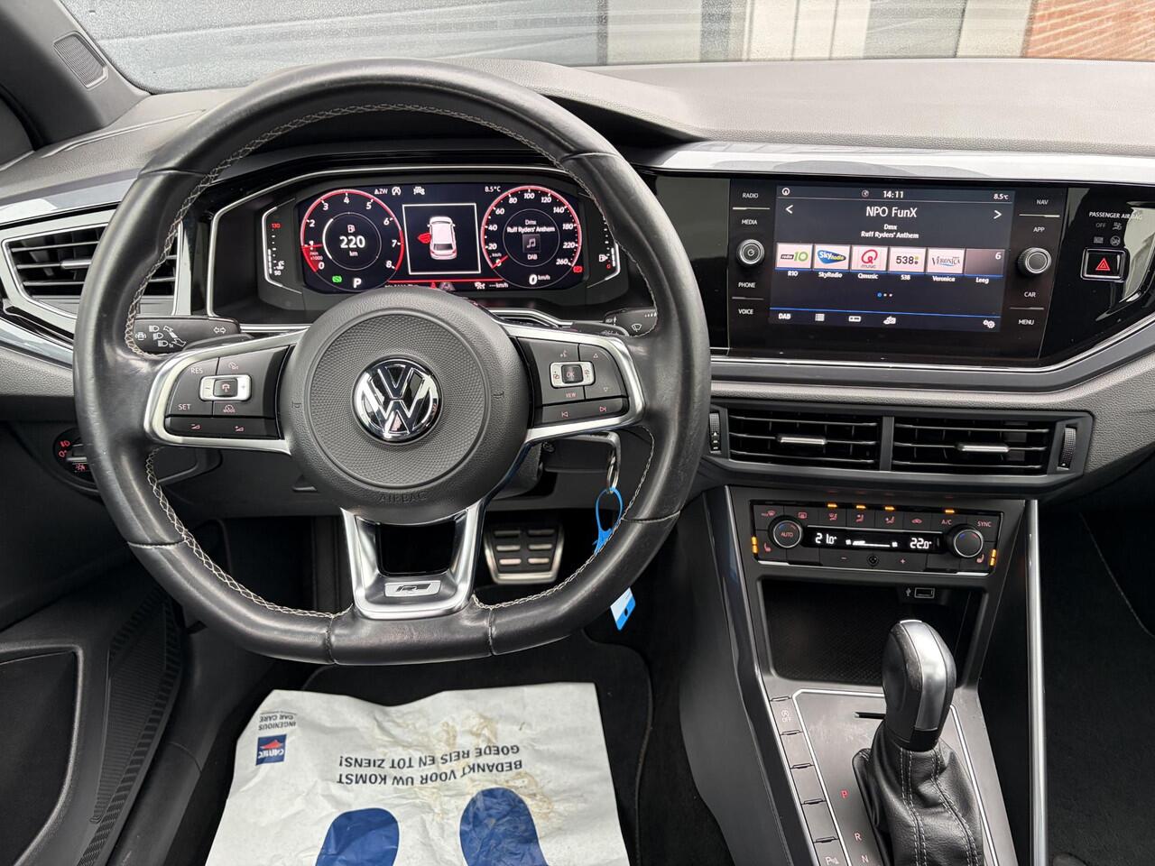 Volkswagen POLO 1.0 TSI Highline Business R | 3x R Line | Pano | Dode hoek | Stoel verwarming |