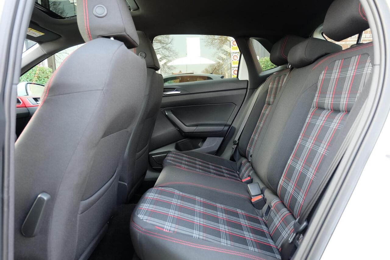 Volkswagen POLO 2.0 TSI GTI / Pano / Beats / Camera / CarPlay