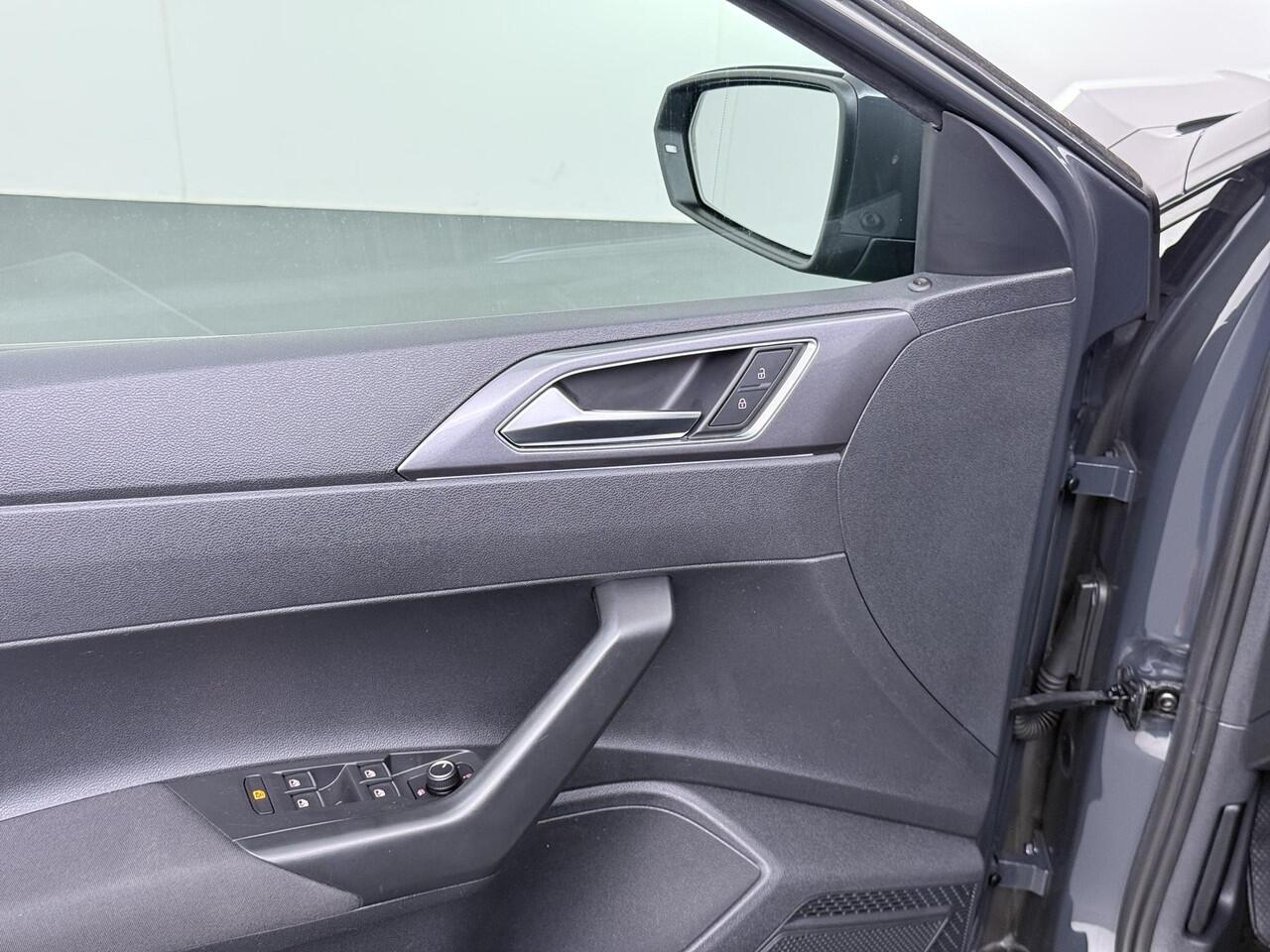 Volkswagen POLO 1.0 TSI Highline Business R Panorama | Navigatie | Stoelverwarming | NAP |