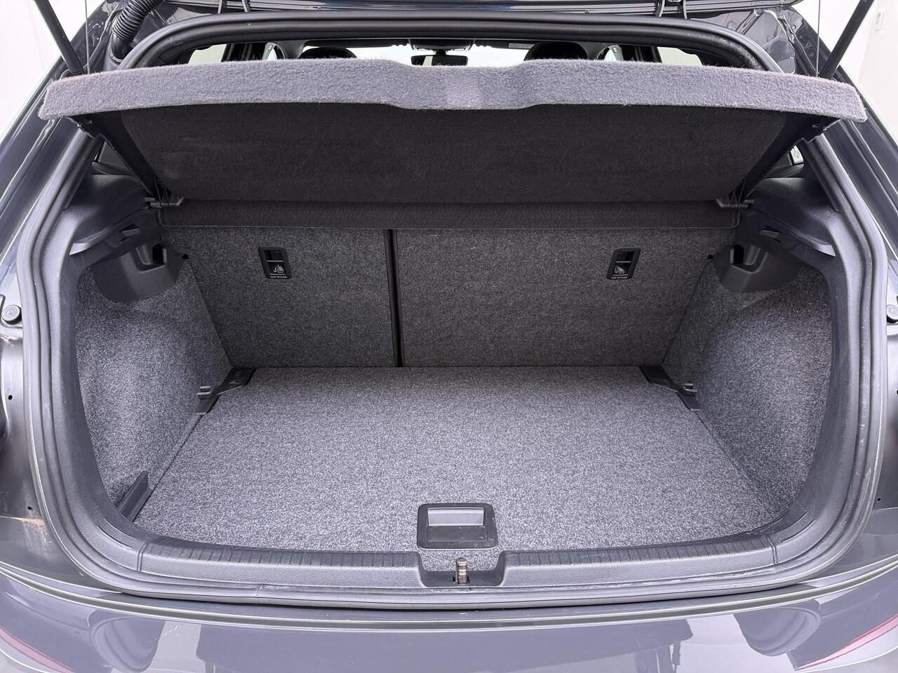 Volkswagen POLO 1.0 TSI Highline Business R Panorama | Navigatie | Stoelverwarming | NAP |