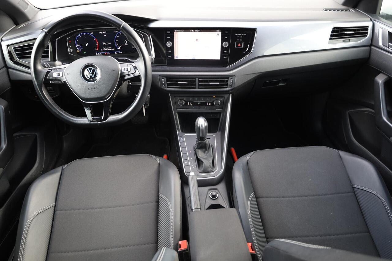 Volkswagen POLO 1.0 TSI Highline Business R 70KW/95PK DSG, privacy glas, digital cockpit, R-Line, zwarte hemel, half leder, 16" LMV sebring, NL auto, dealeronderhouden, climatronic, navigatie, pdc voor en achter.