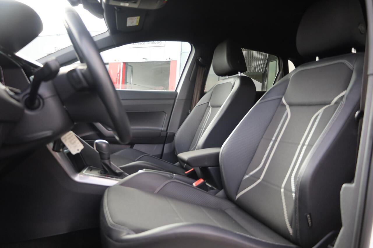 Volkswagen POLO 1.0 TSI Highline Business R 70KW/95PK DSG, privacy glas, digital cockpit, R-Line, zwarte hemel, half leder, 16" LMV sebring, NL auto, dealeronderhouden, climatronic, navigatie, pdc voor en achter.