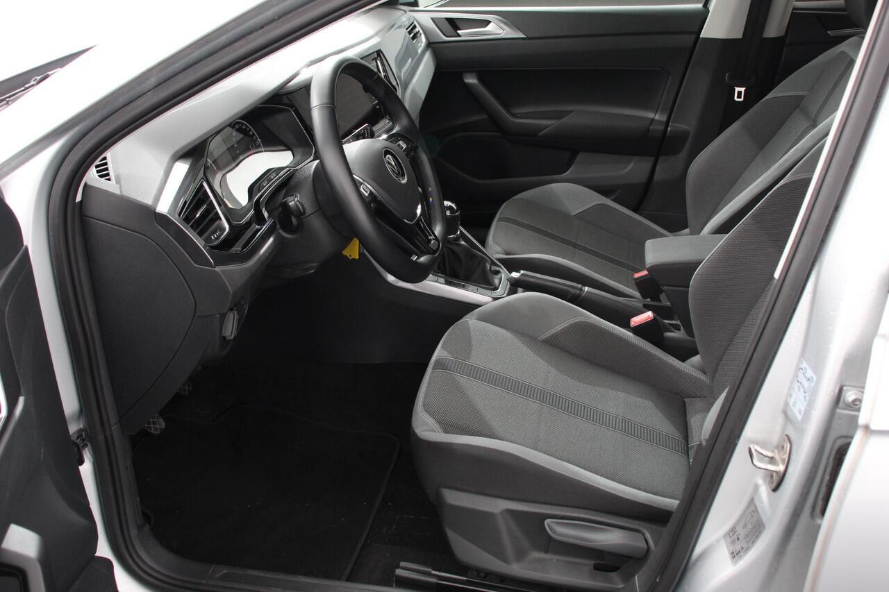 Volkswagen POLO 1.0 TSI 110pk Highline | Navigatie | Apple Carplay/Android Auto | Parkeersensoren | Adaptive cruise control | Stoelverwarming | Getinte ramen | Climatronic