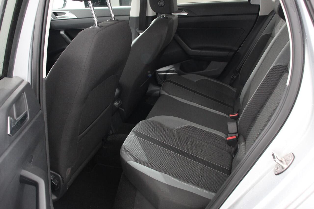 Volkswagen POLO 1.0 TSI 110pk Highline | Navigatie | Apple Carplay/Android Auto | Parkeersensoren | Adaptive cruise control | Stoelverwarming | Getinte ramen | Climatronic