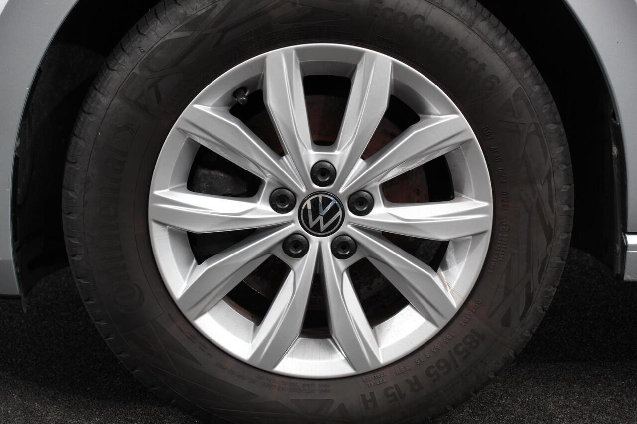 Volkswagen POLO 1.0 TSI 110pk Highline | Navigatie | Apple Carplay/Android Auto | Parkeersensoren | Adaptive cruise control | Stoelverwarming | Getinte ramen | Climatronic