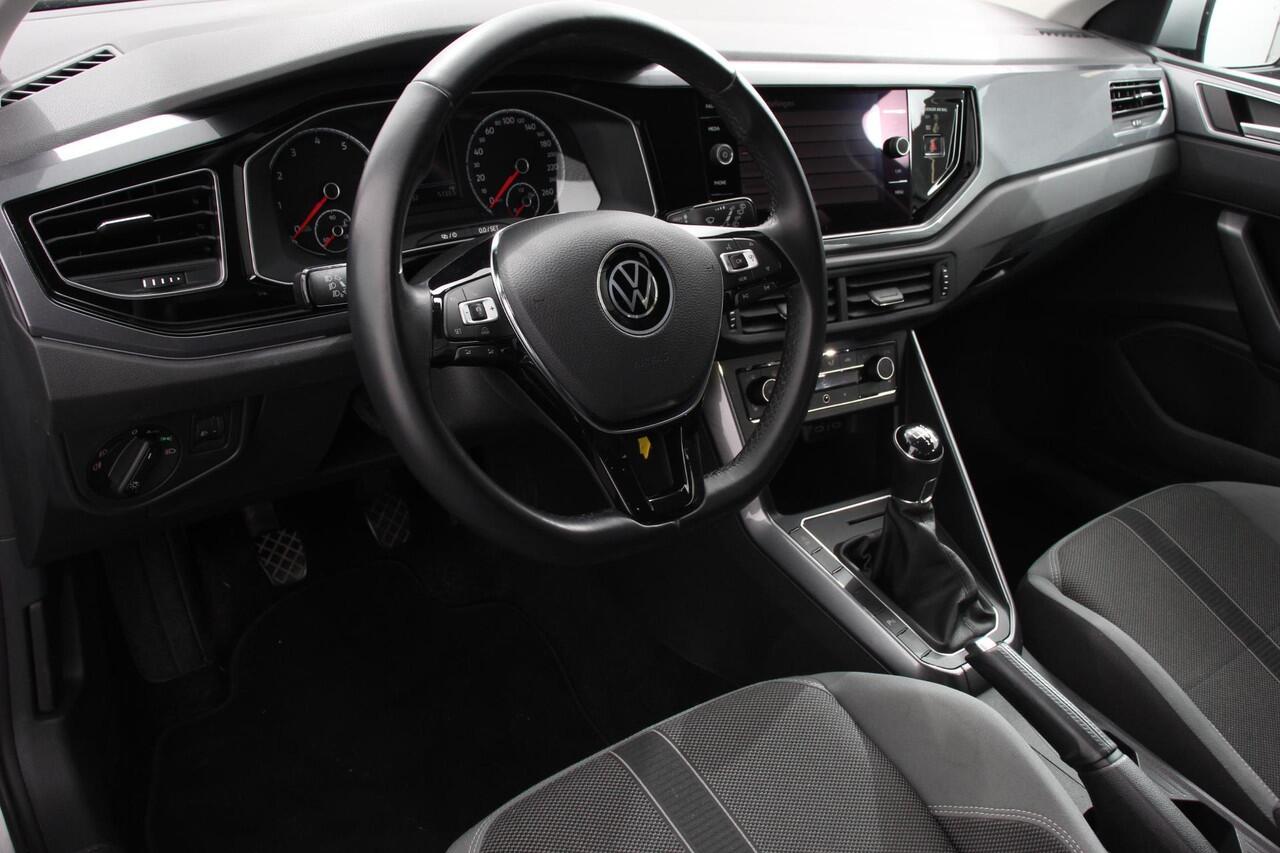 Volkswagen POLO 1.0 TSI 110pk Highline | Navigatie | Apple Carplay/Android Auto | Parkeersensoren | Adaptive cruise control | Stoelverwarming | Getinte ramen | Climatronic