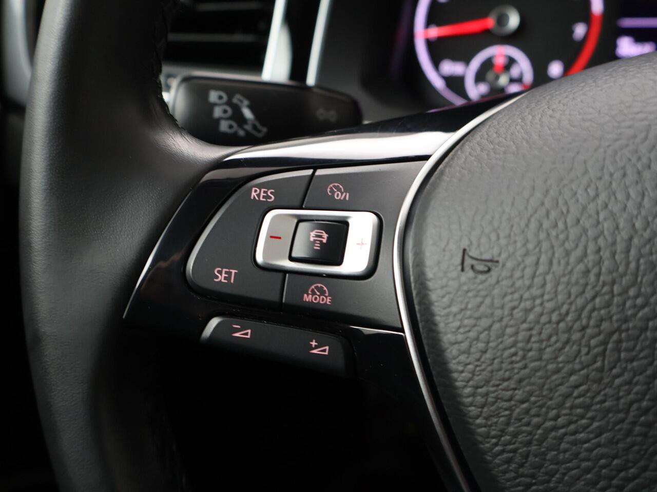 Volkswagen POLO 1.0 TSI Highline | 95 PK | Adaptive Cruise Control | Climate Control | NAVI | DAB | Aplle Carplay/Android Auto |