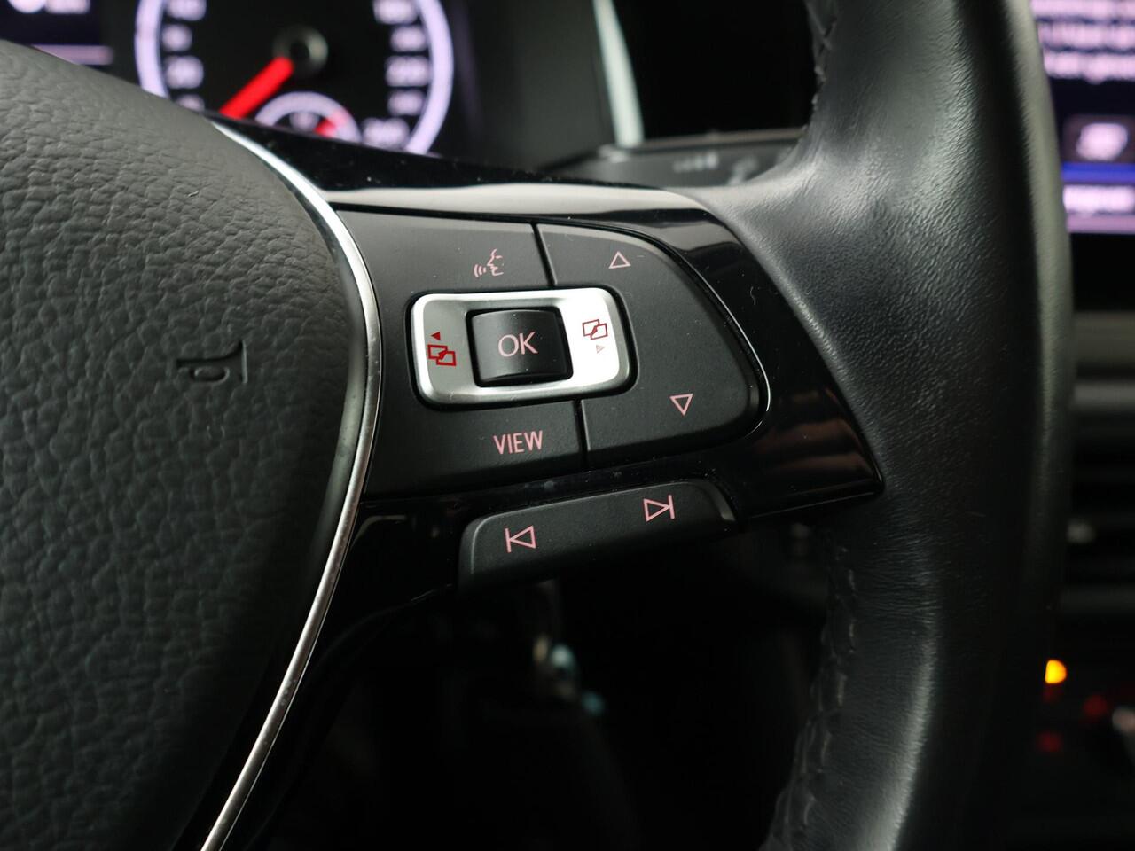 Volkswagen POLO 1.0 TSI R-Line Edition | 95 PK | Adaptive cruise control | Navigatiesysteem | Parkeersensoren | R-Line |