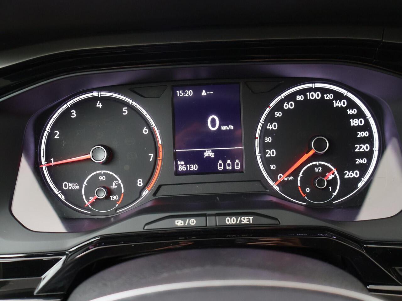 Volkswagen POLO 1.0 TSI R-Line Edition | 95 PK | Adaptive cruise control | Navigatiesysteem | Parkeersensoren | R-Line |