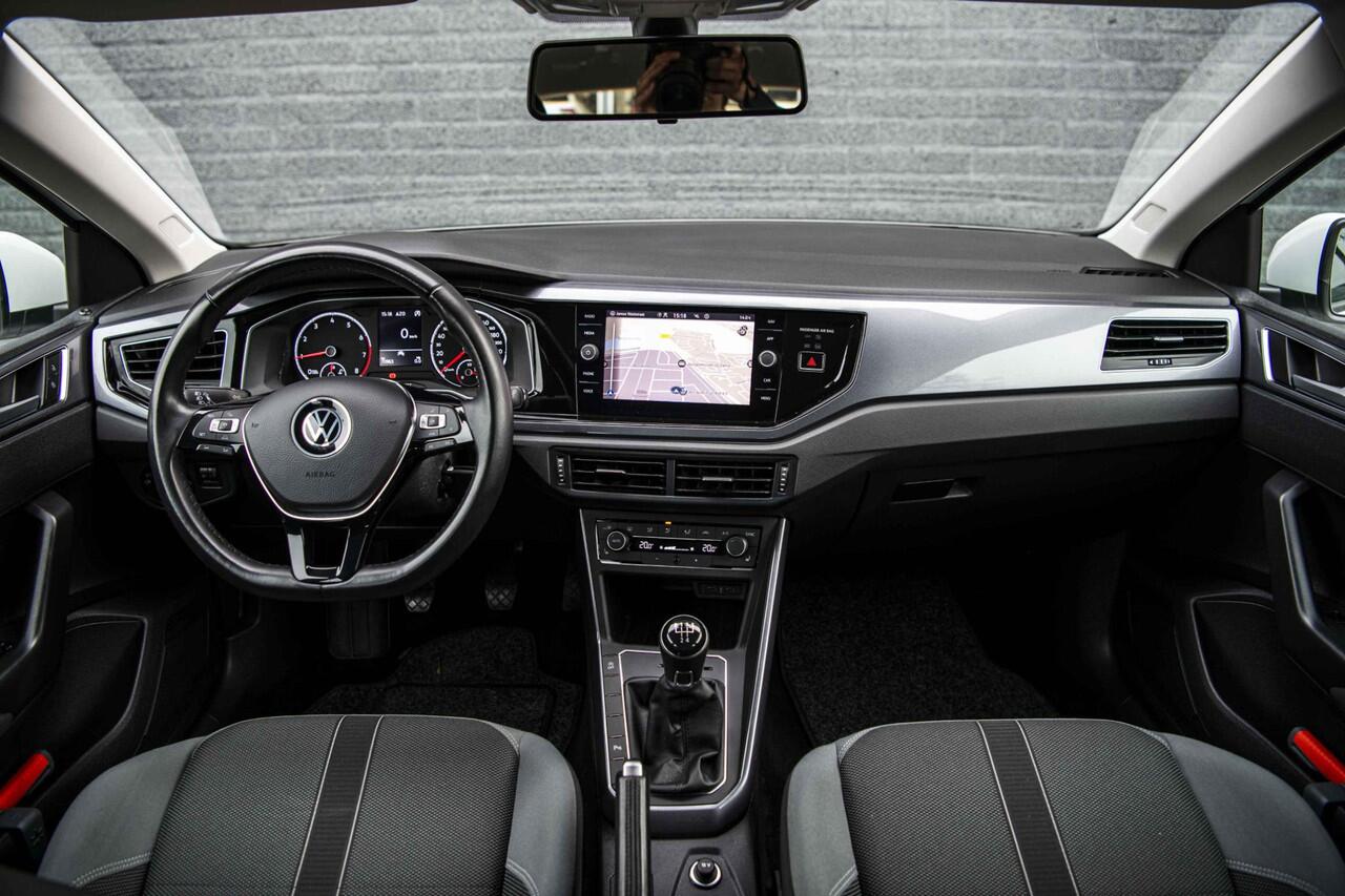 Volkswagen POLO 1.0 TSI Highline | Stoelverwarming | Parkeersensoren | Navigatie