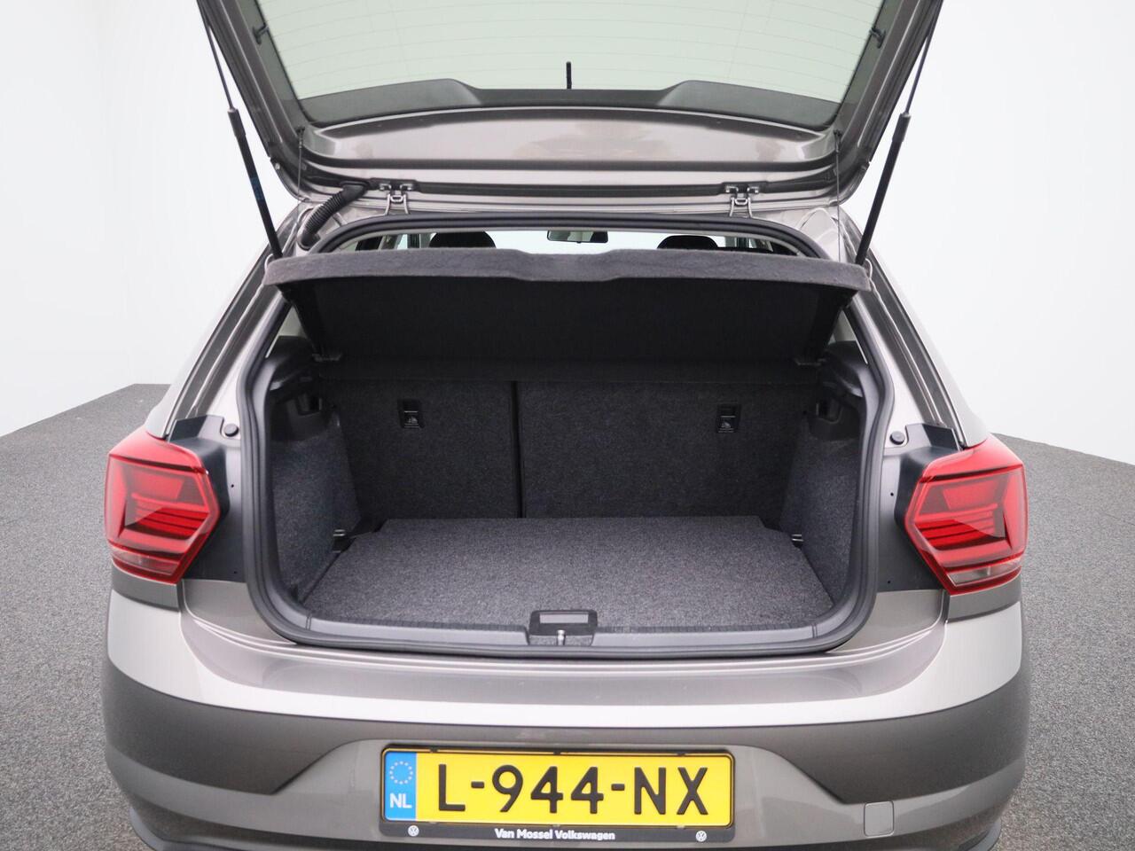 Volkswagen POLO 1.0 TSI R-Line Edition | All-Seasonbanden | R-Line Exterieurpakket | Adaptieve Cruise Control | Airconditioning | 16" LMV | Privacy Glass | Licht-& Regensensor | Apple Carplay & Android Auto