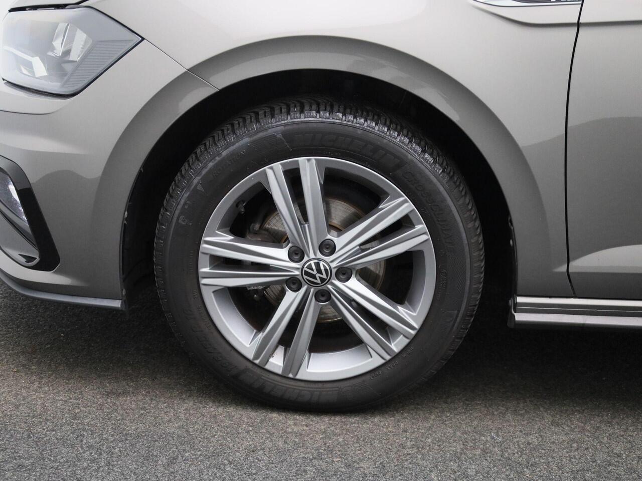 Volkswagen POLO 1.0 TSI R-Line Edition | All-Seasonbanden | R-Line Exterieurpakket | Adaptieve Cruise Control | Airconditioning | 16" LMV | Privacy Glass | Licht-& Regensensor | Apple Carplay & Android Auto