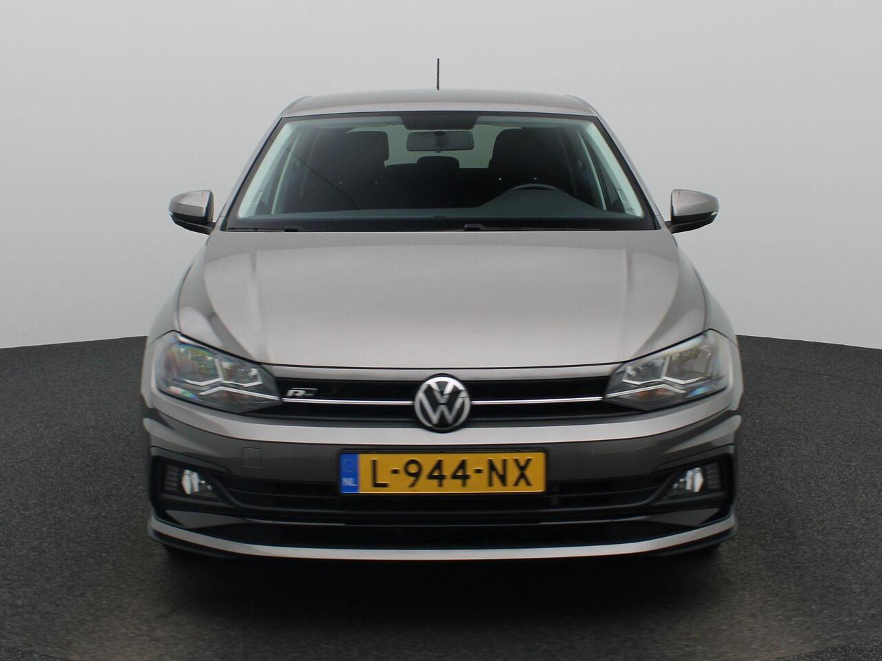 Volkswagen POLO 1.0 TSI R-Line Edition | All-Seasonbanden | R-Line Exterieurpakket | Adaptieve Cruise Control | Airconditioning | 16" LMV | Privacy Glass | Licht-& Regensensor | Apple Carplay & Android Auto