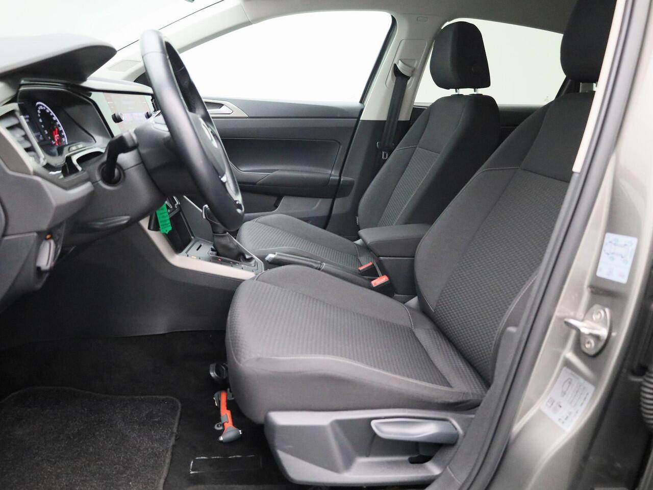 Volkswagen POLO 1.0 TSI R-Line Edition | All-Seasonbanden | R-Line Exterieurpakket | Adaptieve Cruise Control | Airconditioning | 16" LMV | Privacy Glass | Licht-& Regensensor | Apple Carplay & Android Auto