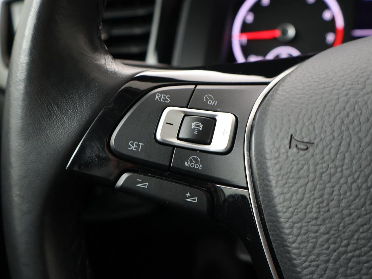 Volkswagen POLO 1.0 TSI R-Line Edition | 95 PK | Parkeersensoren | Navigatiesysteem | Climate control | R-Line |