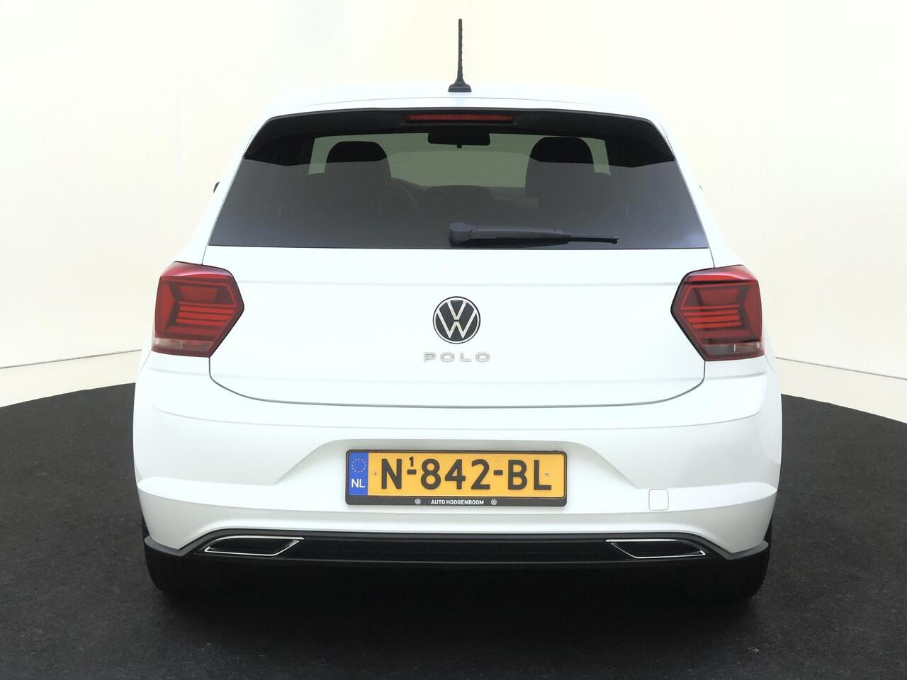 Volkswagen POLO 1.0 TSI R-Line Edition | Achteruitrijcamera | Navigatie | Adaptieve cruise control | CarPlay | Airco | Bluetooth | Draadloze telefoonlader |