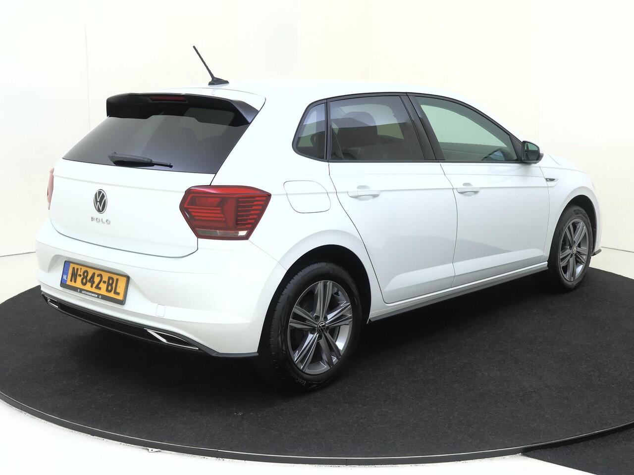 Volkswagen POLO 1.0 TSI R-Line Edition | Achteruitrijcamera | Navigatie | Adaptieve cruise control | CarPlay | Airco | Bluetooth | Draadloze telefoonlader |