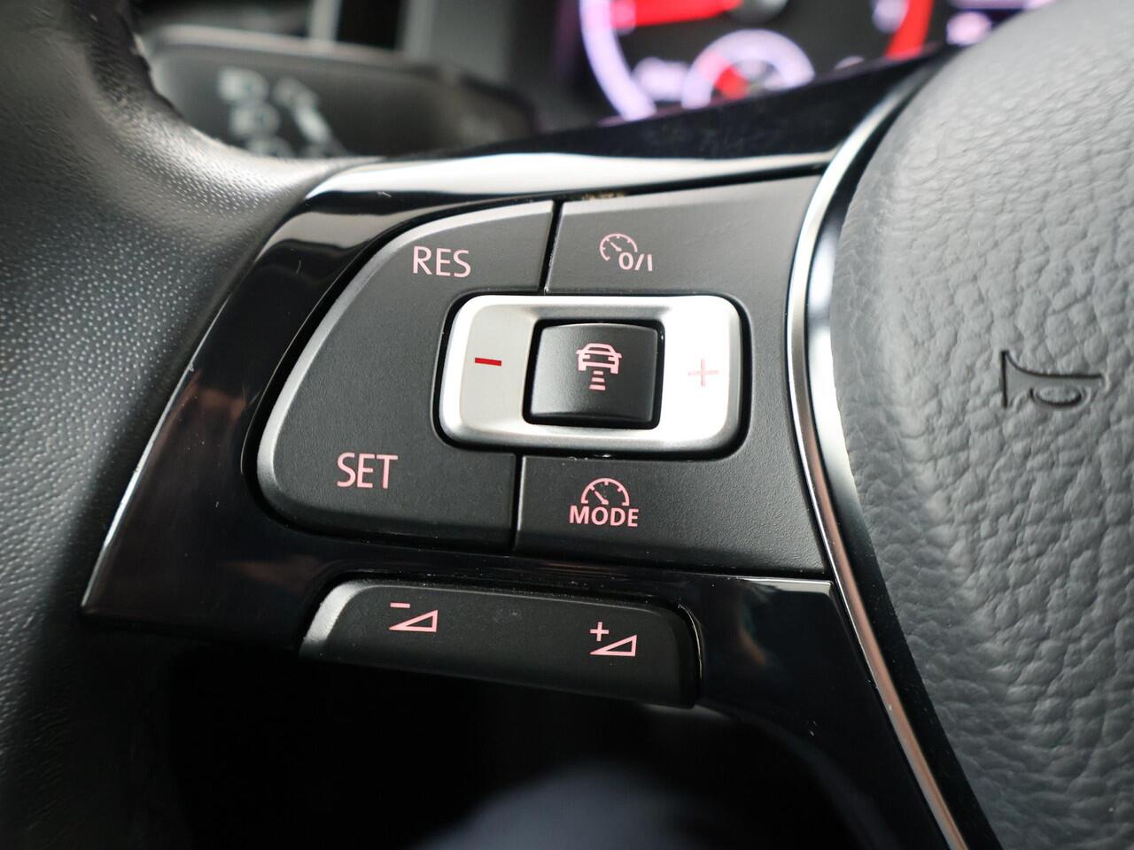 Volkswagen POLO 1.0 TSI R-Line Edition | 95 PK | Multifunctioneel stuurwiel | Parkeersensoren | Cruisecontrol |