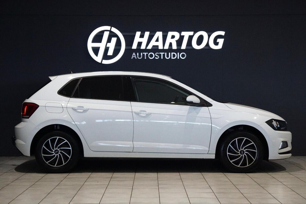 Volkswagen POLO 1.0 TSI Comfortline Automaat + STOELVERWARMING / TREKHAAK / APPLE CARPLAY
