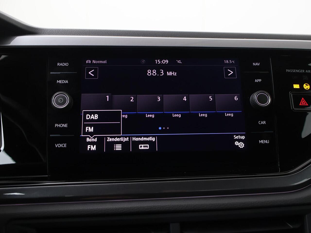 Volkswagen POLO 1.0 TSI Highline | 95 PK | Adapative cruise control | Parkeersensoren | Apple Carplay/Android Auto |