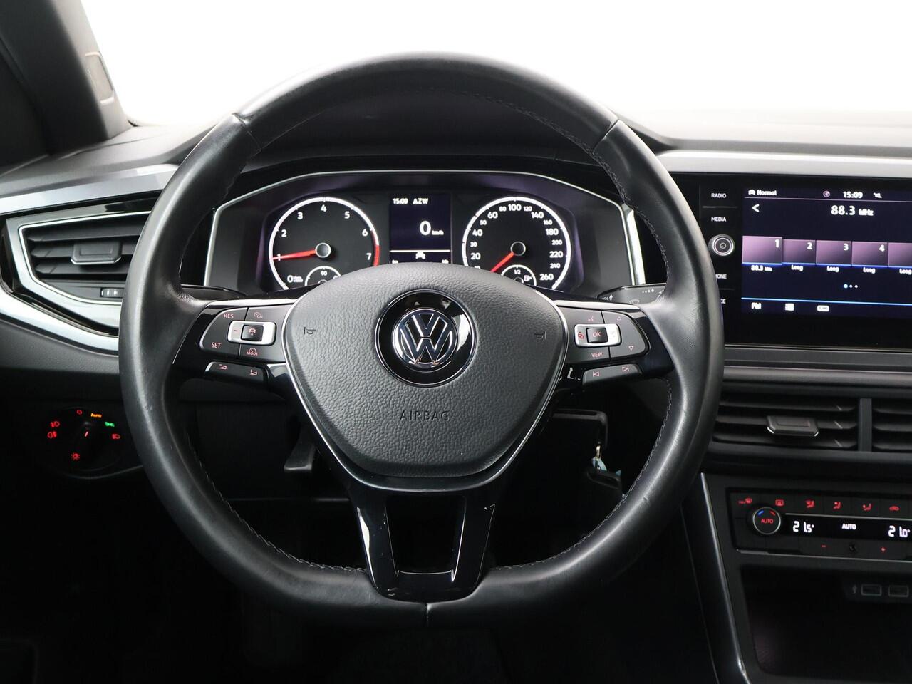 Volkswagen POLO 1.0 TSI Highline | 95 PK | Adapative cruise control | Parkeersensoren | Apple Carplay/Android Auto |
