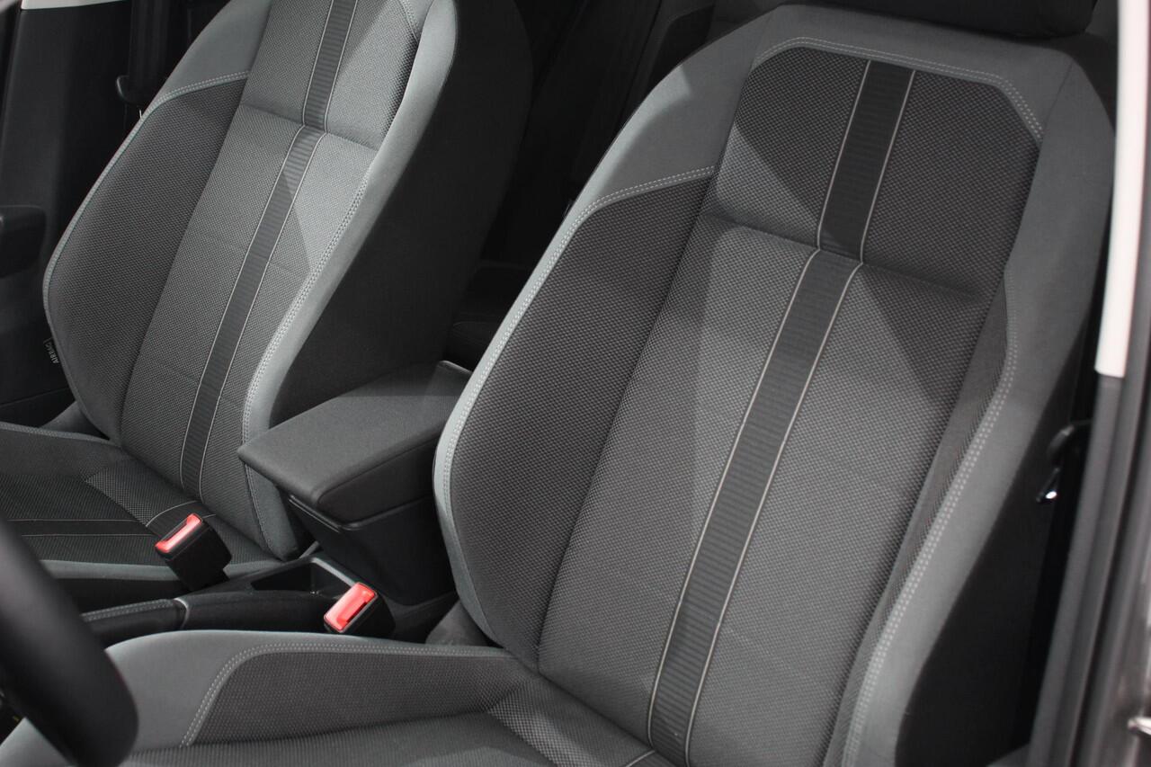 Volkswagen POLO 1.0 TSI 110pk DSG Highline | Navigatie | Apple Carplay/Android Auto | Parkeersensoren | Adaptive Cruise Control | Stoelverwarming | Getinte ramen | Climatronic