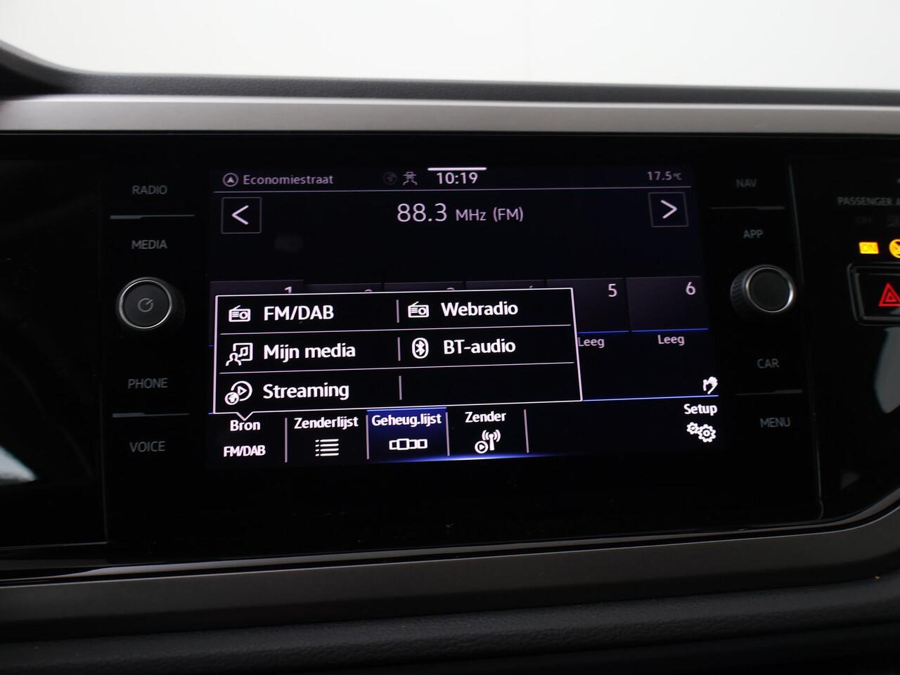 Volkswagen POLO 1.0 TSI R-Line Edition | 95 PK | Parkeersensoren | Navigatiesysteem | Climate control | R-Line |